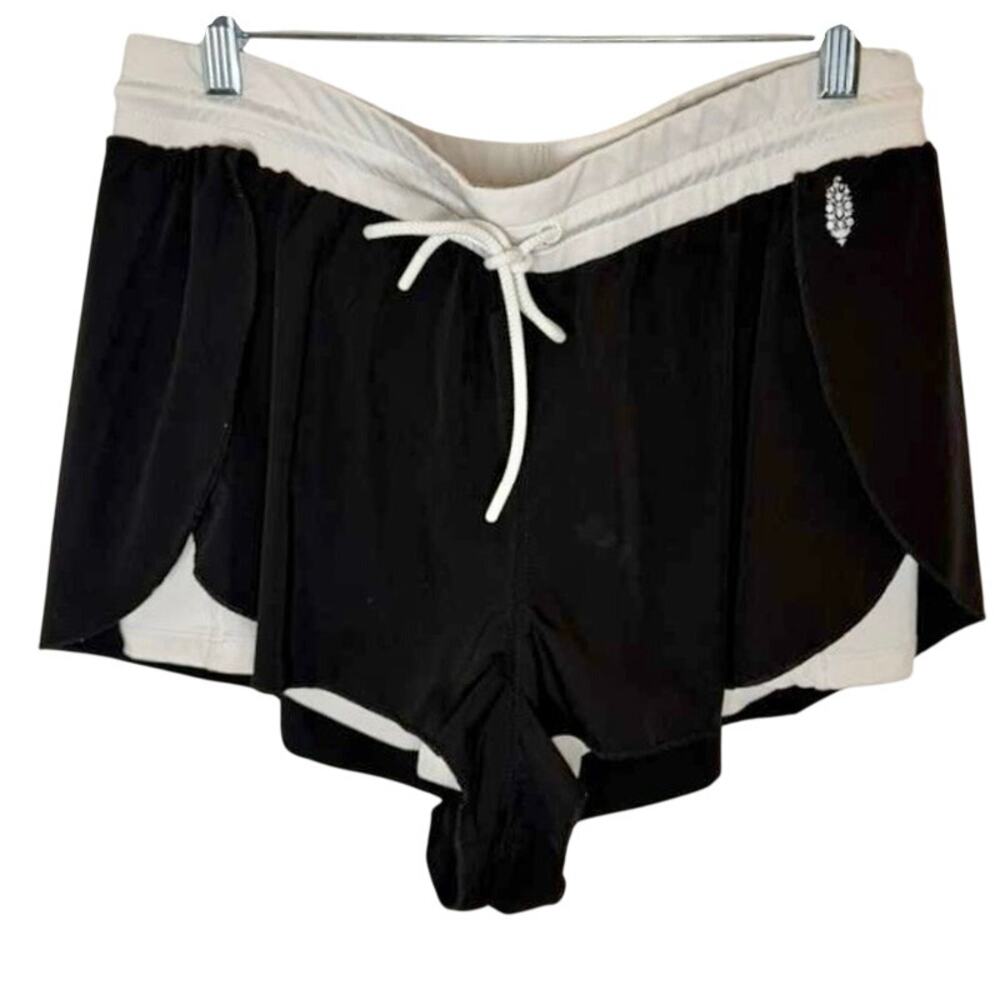 FP Movement Shorts by Free People in Black and White sz. L